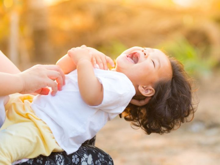 Czy istnieje uniwersalny sposób na zapewnienie dziecku szczęśliwego dzieciństwa?