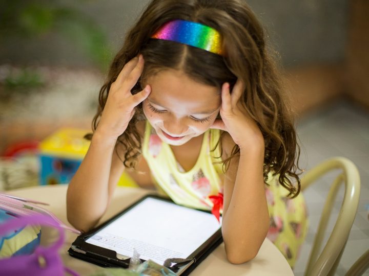 Jak nauczyć dziecko mądrego korzystania z technologii?