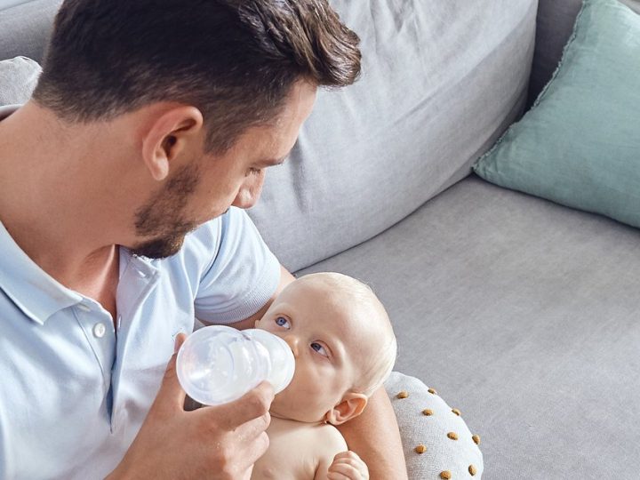 Najlepsza butelka dla niemowlaka karmionego piersią – na co zwrócić uwagę?