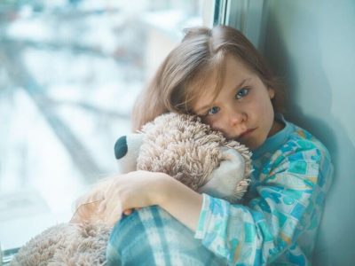 Rzadkie choroby ujawniające się w dzieciństwie – kiedy warto wybrać się do lekarza?