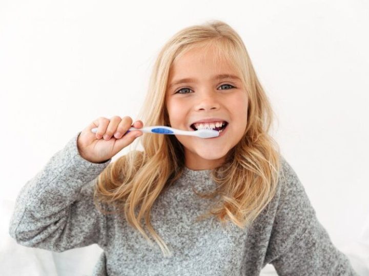 Bezpieczne ferie: co robić, gdy dziecko złamie lub wybije ząb?